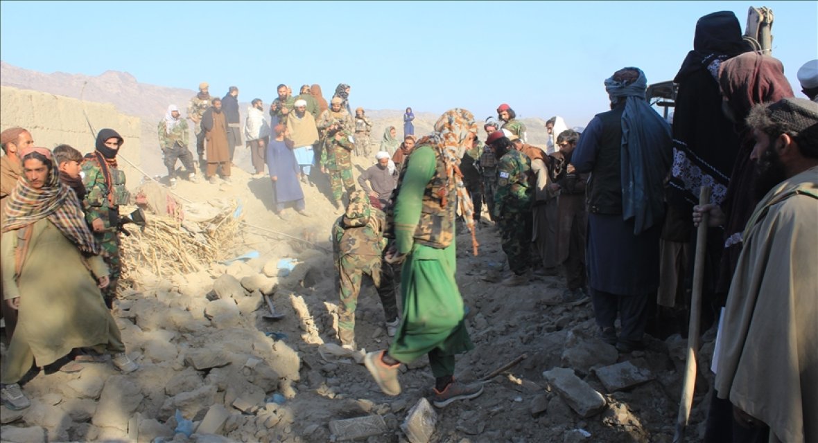 Pakistan-Afganistan savaşı tırmanıyor: 297 ölü, 89 mevzi imha edildi!