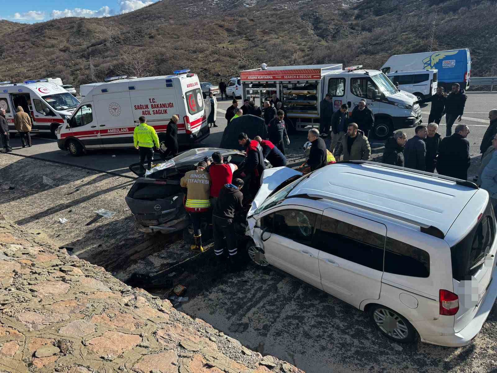 Bingöl'de feci kaza: 2 ölü 3 yaralı