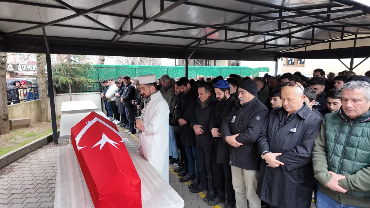 İbrahim Yıldız son yolculuğuna uğurlandı! Ünlüler cenzeye akın etti