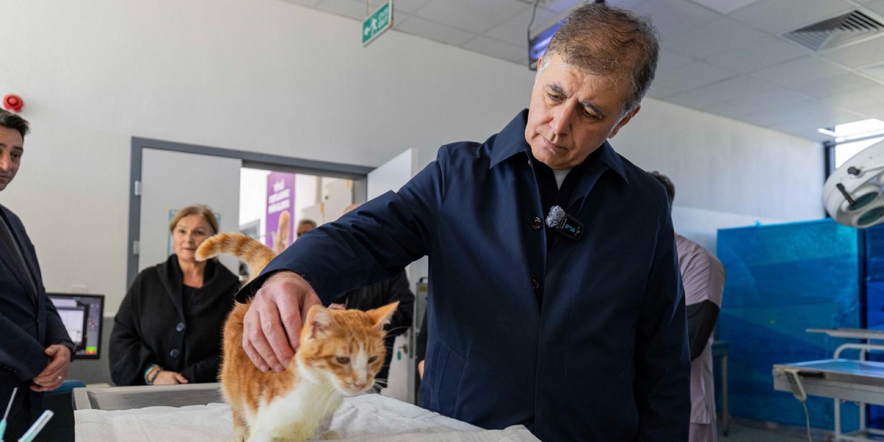 İzmir Büyükşehir BaşkanI Tugay'dan bakımevine ziyaret: İzmirlilere gönüllülük çağrısı