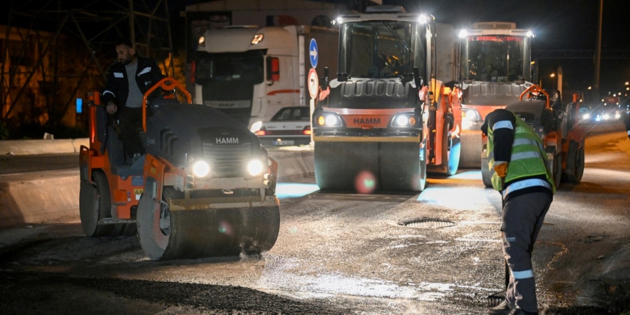 Bornova’da yol çalışmaları hızlandı: Asfalt serimi gece mesaisiyle yapıldı