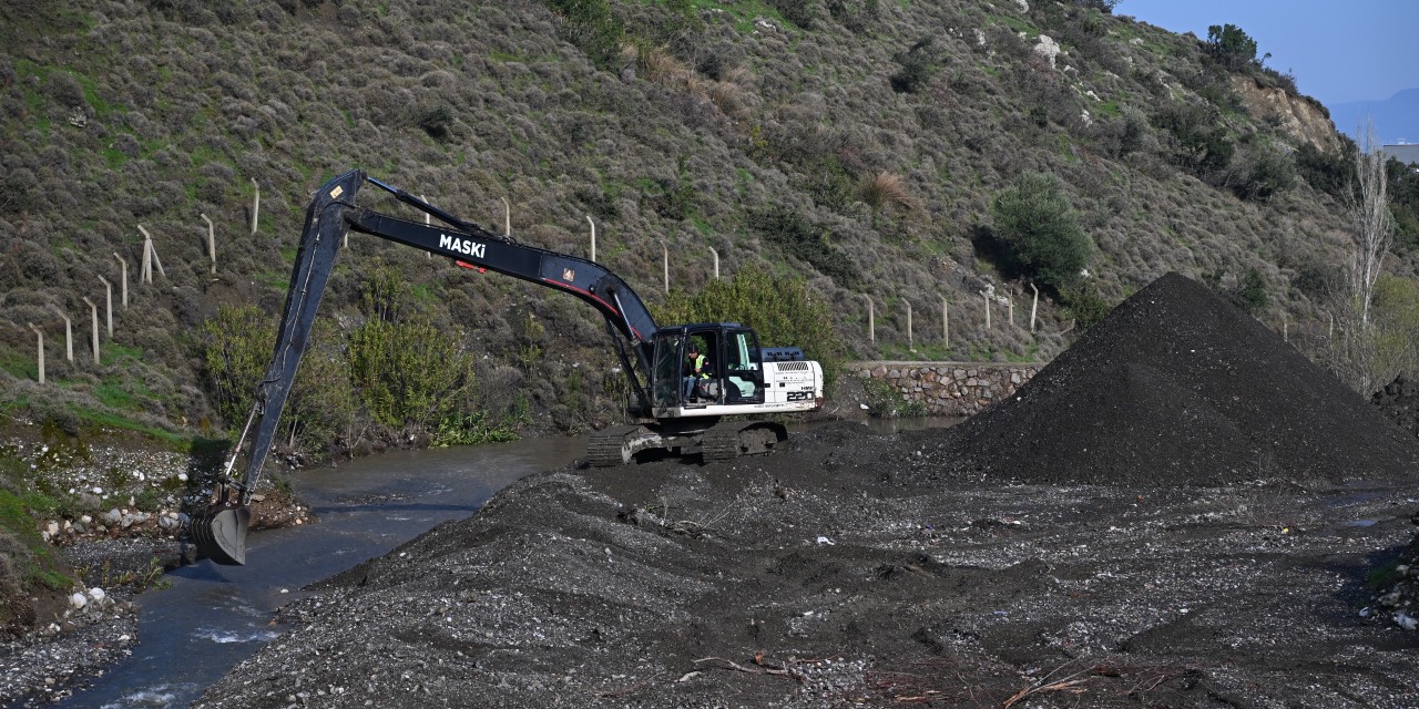 Manisa Şehzadeler’de Kırtık Deresi yeniden temizlendi