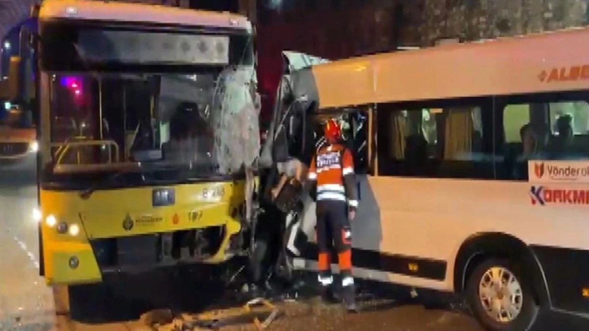 Beşiktaş’ta İETT otobüsü servis minibüsüyle çarpıştı