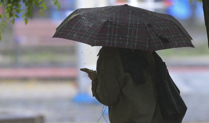 Meteoroloji'den 13 il için sağanak ve toz taşınımı uyarısı