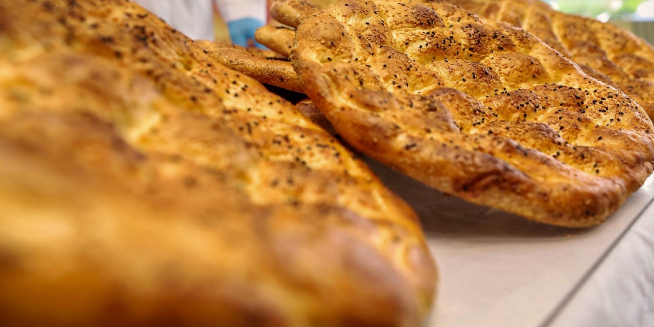 Bursa’da BESAŞ’tan Ramazan pidesi dağıtımı