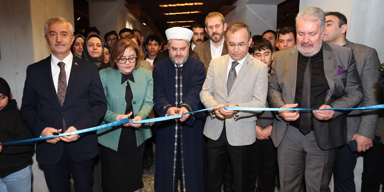 Gaziantep’te Mukaddes Emanetler Sergisi ziyarete açıldı