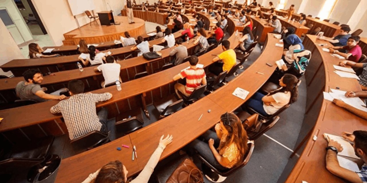 YÖK'ten kritik açıklama: Lisans süresi üç yıla mı düşüyor?