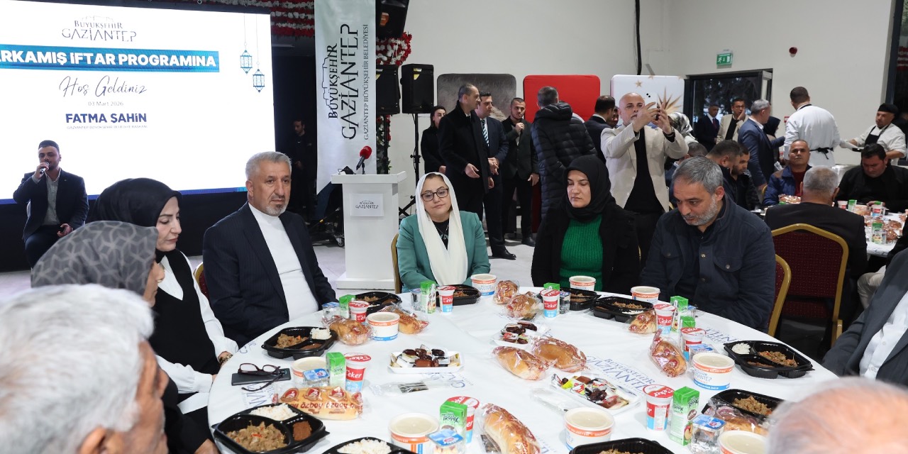Gaziantep Büyükşehir Başkanı Şahin, Karkamış’ta vatandaşlarla iftarda buluştu