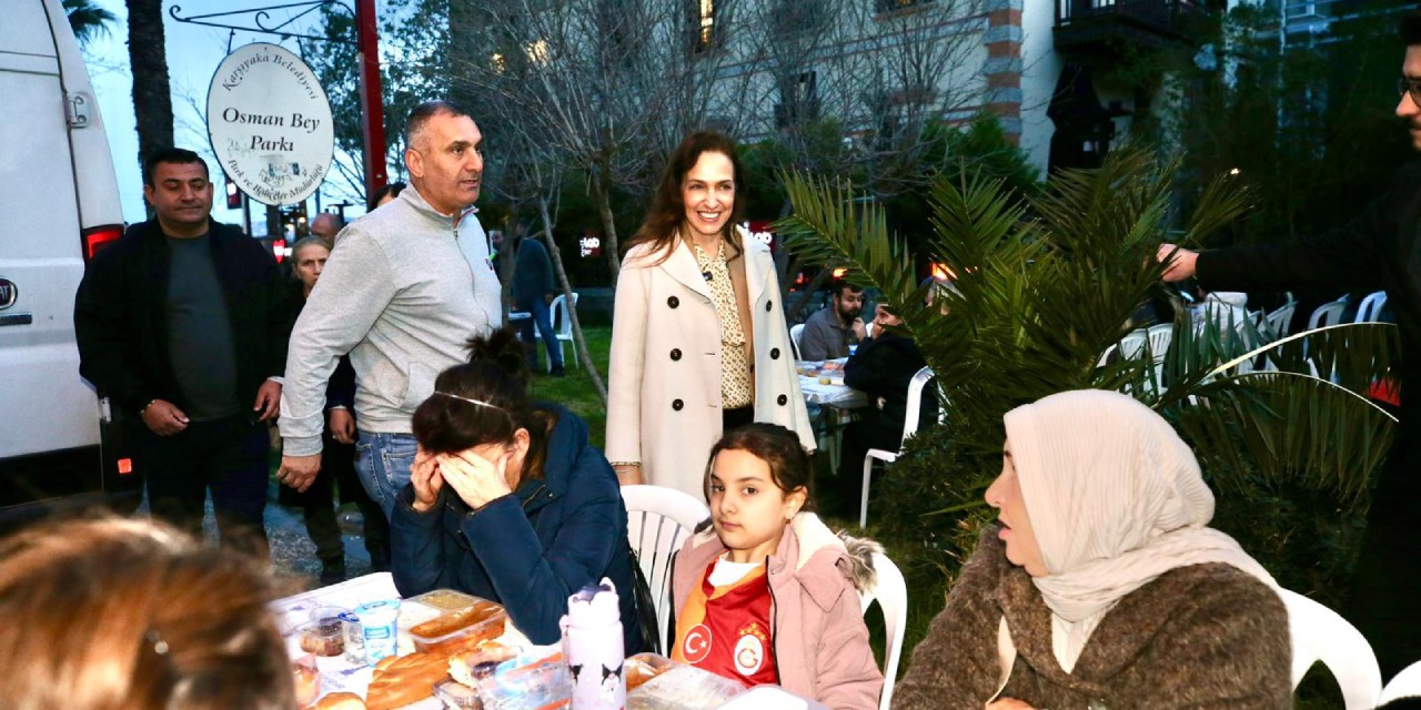 Karşıyaka Belediye Başkanı Ünsal taraftarlarla iftar programında buluştu