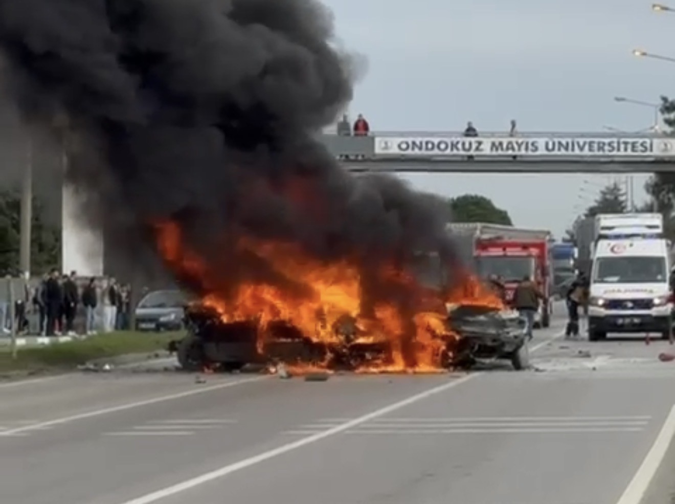 Samsun'da feci zincirleme kaza: 3 araç yandı