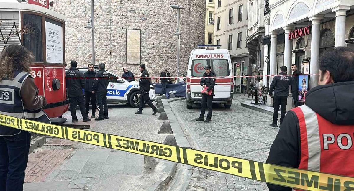 Galata Kulesi'nde intihar