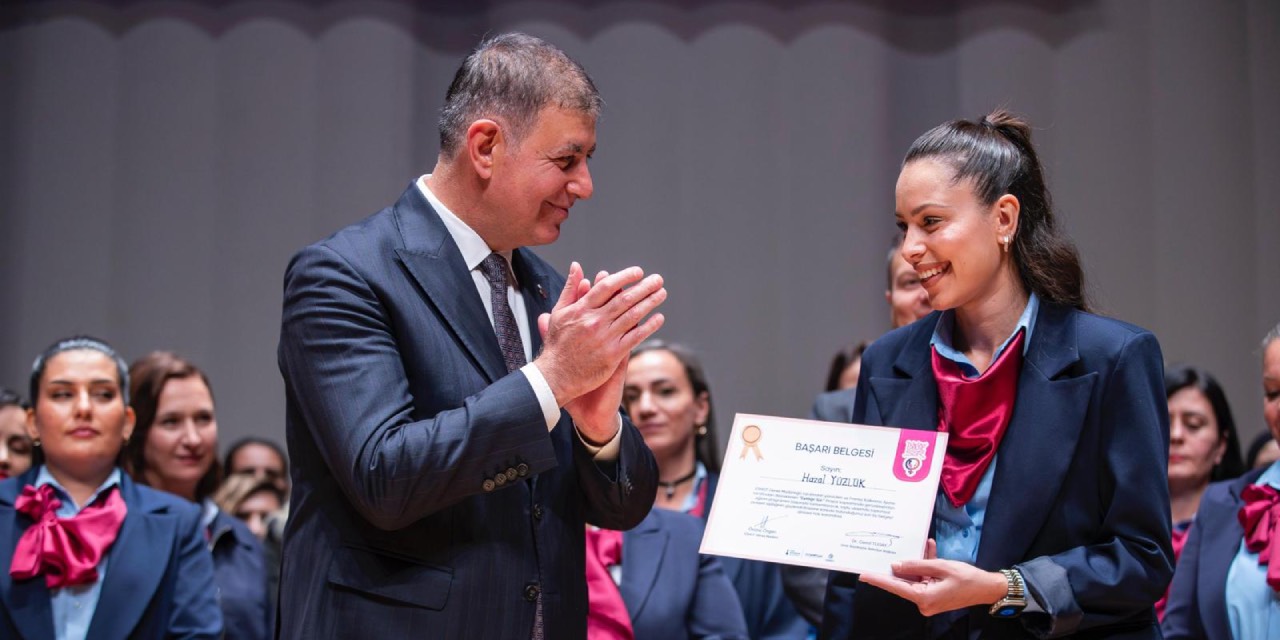 İzmir’de kadınlar toplu ulaşımda direksiyon başında
