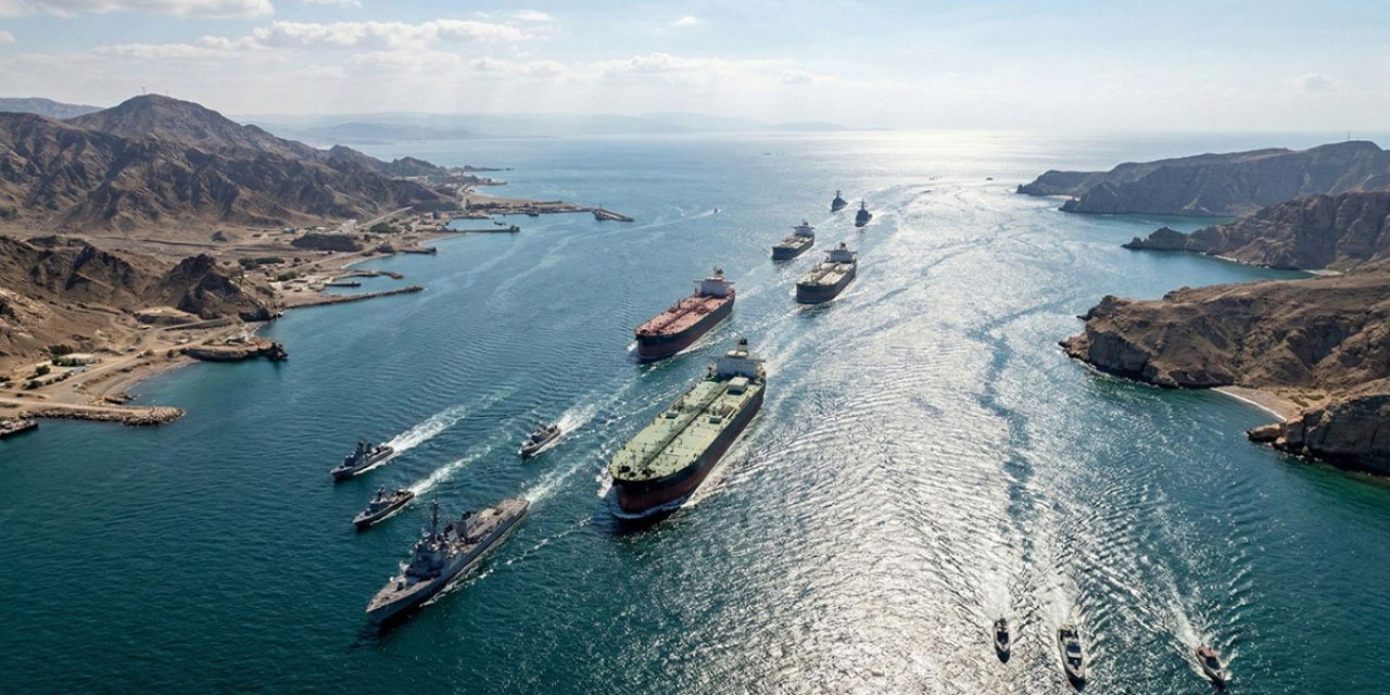 Financial Times: Hürmüz’deki gemiler bir gecede "Türk" oldu!