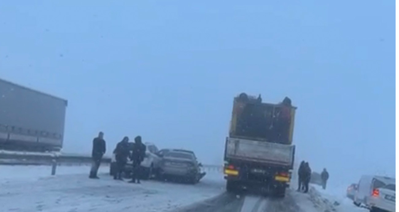 Diyarbakır'da 10 araçlı zincirleme kaza