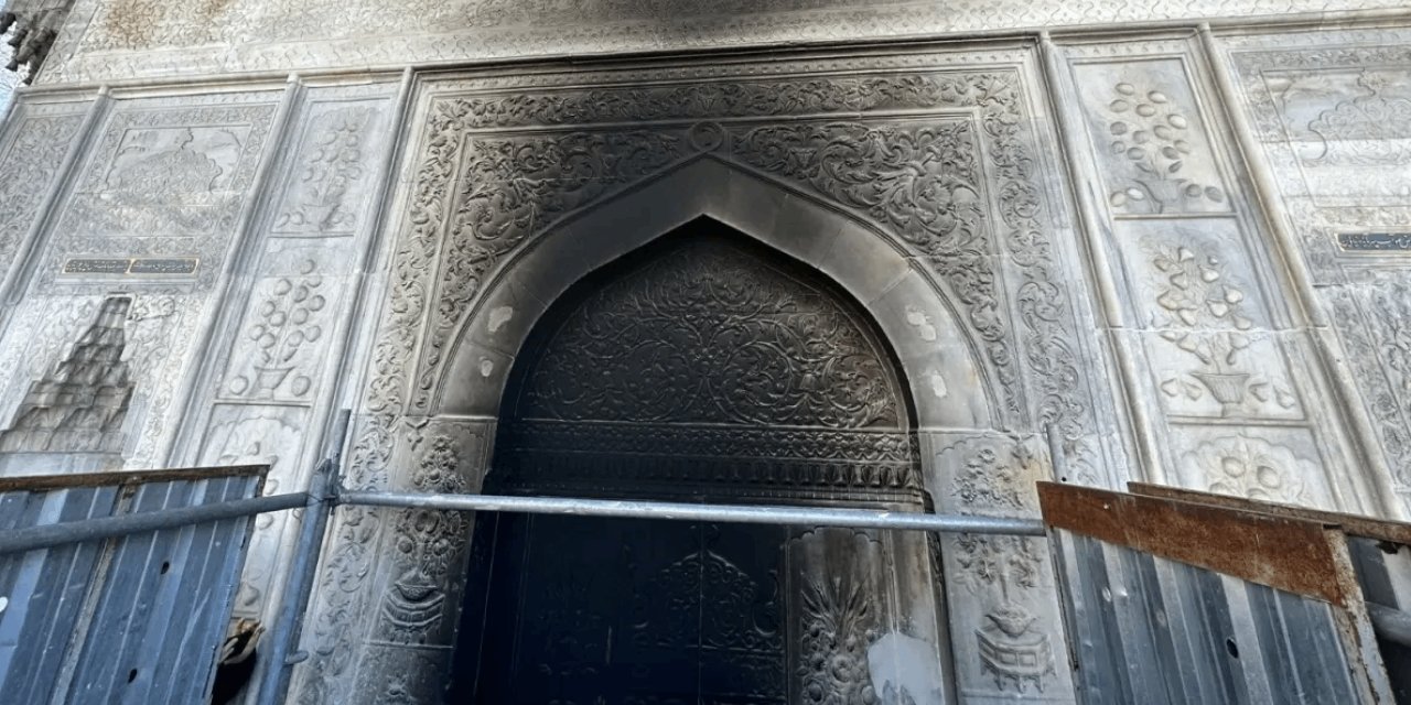 İstanbul’un 300 yıllık tarihine saldırı: Gündüz vakti ateşe verildi