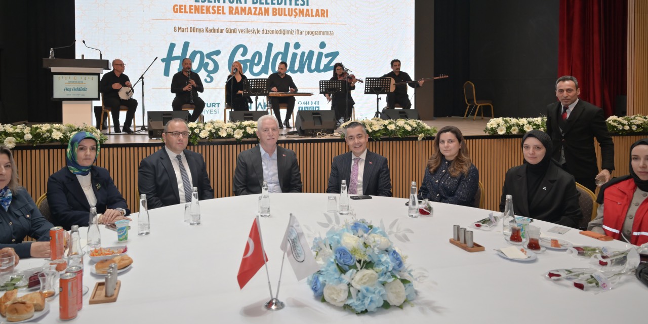 Başkan Vekili Aksoy, 8 Mart’ta Esenyurtlu kadınlarla iftar sofrasında buluştu