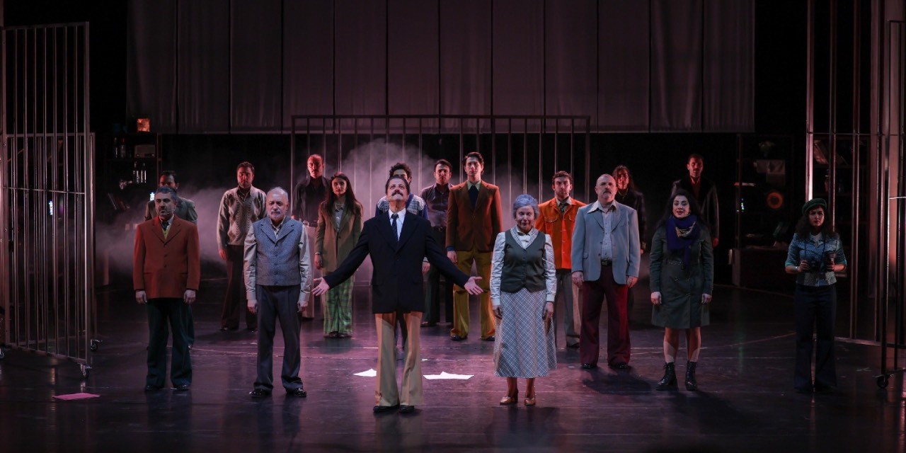 Tarık Akan’ın anlatısı “Anne Kafamda Bit Var” tiyatro sahnesinde