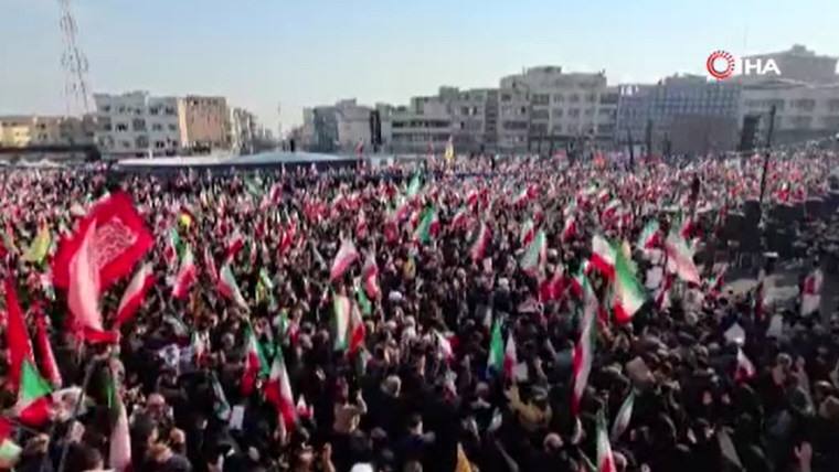 Tahran'da halk sokaklara indi