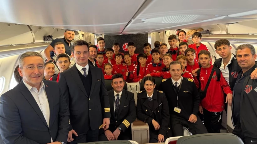 Katar’da mahsur kalan sporcu çocuklar ülkeye döndü