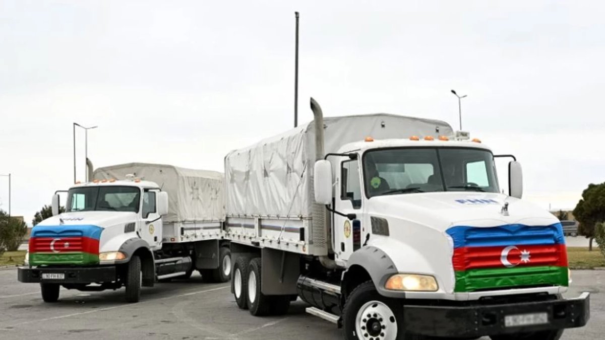 Azerbaycan’dan İran’a 30 tonluk gıda yardımı gönderildi