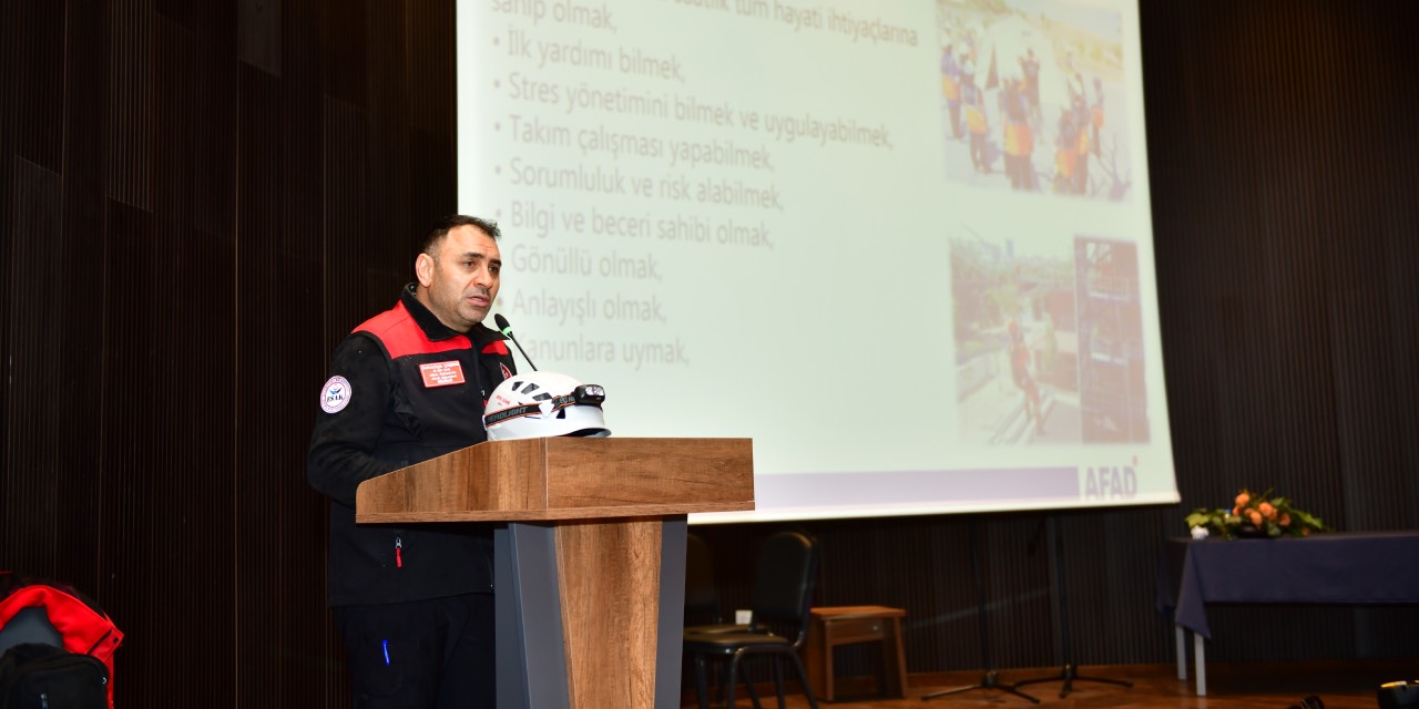 Esenyurt Belediyesi’nden liselilere arama kurtarma eğitimi