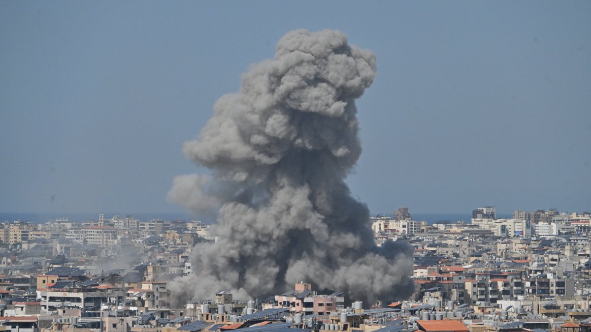 Beyrut ve Tahran’da patlamalar, Tel Aviv’de sirenler çalıyor