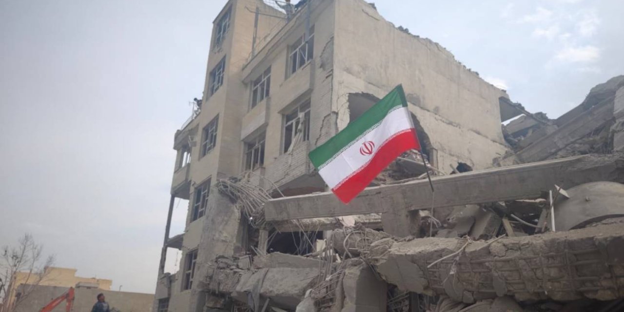 Tahran’da sivil katliamı: Risalet Meydanı yerle bir oldu