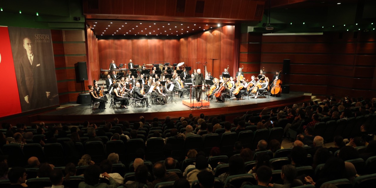 Eskişehir Senfoni’den İstiklal Marşı konseri