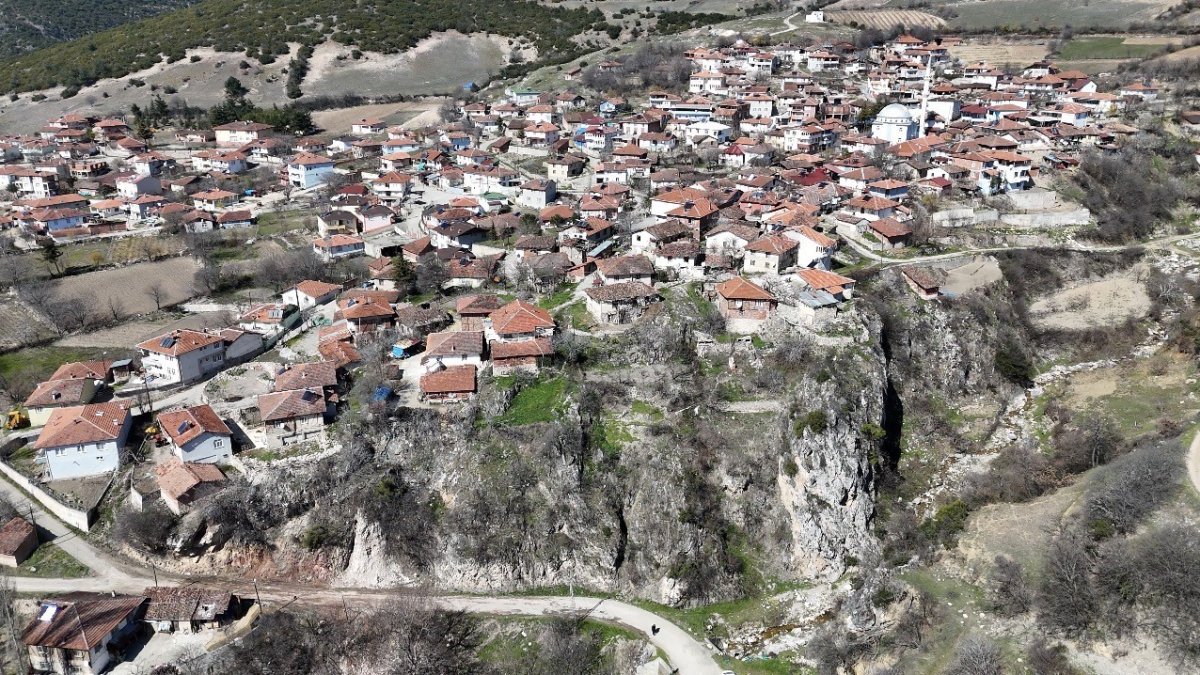 Tokat'ta 5.5'lik depremin merkez üssü görüntülendi
