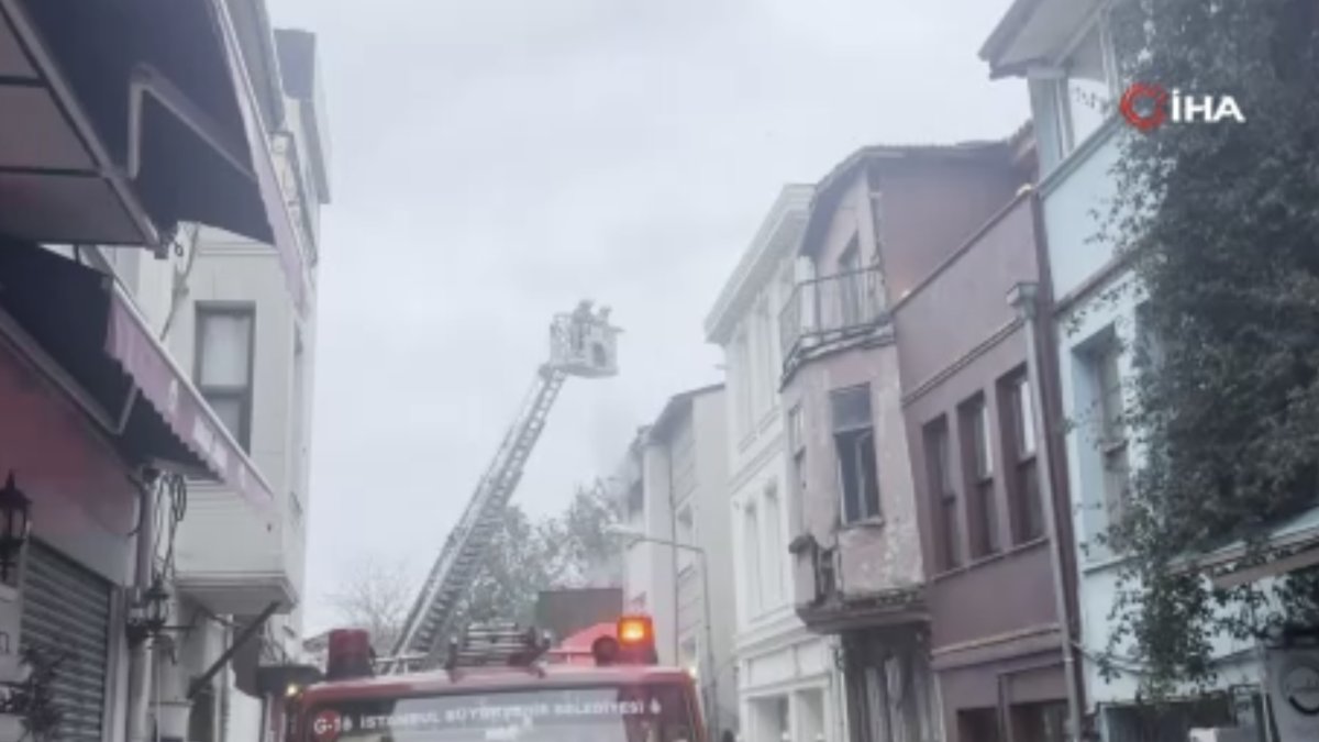 Fatih'te 3 katlı binada yangın faciası: 1 ölü, 7 yaralı