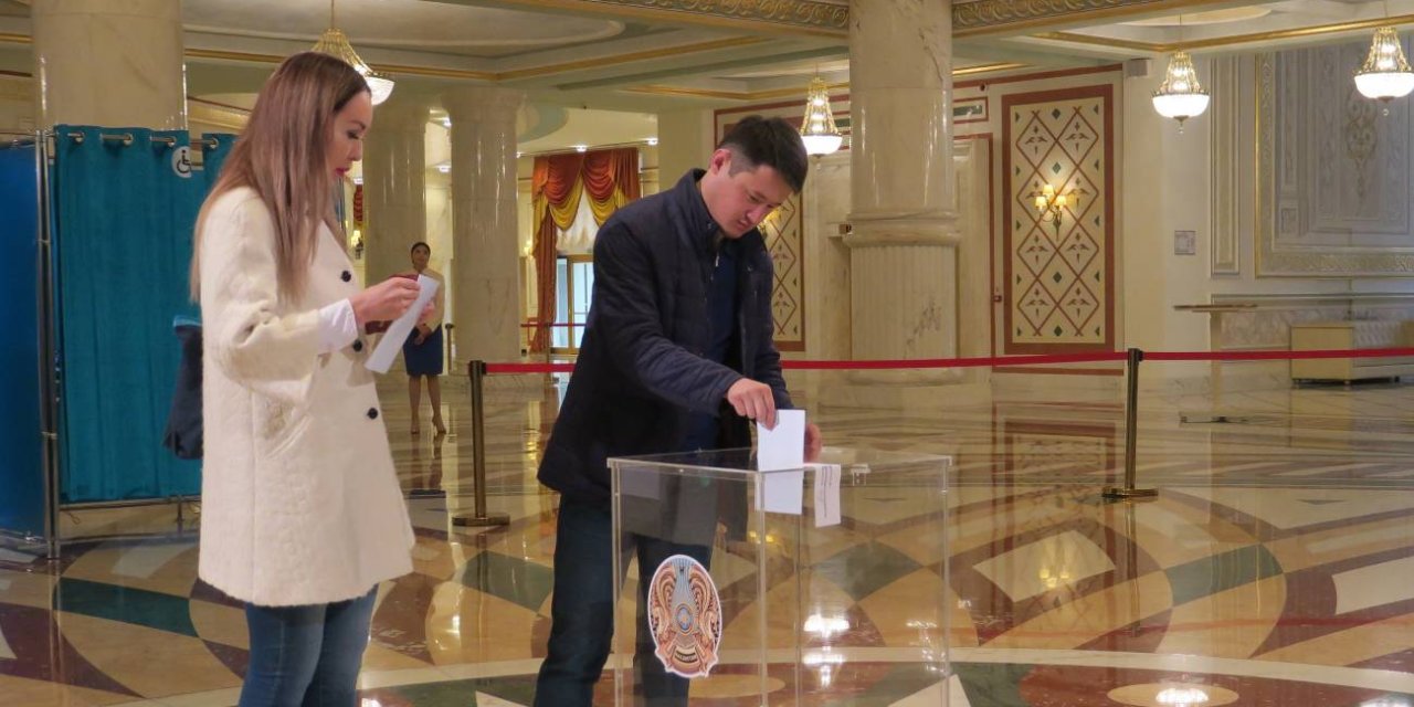 Kazakistan halkı yeni anayasa için sandık başında