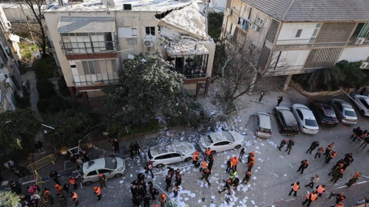 İran, İsrail’e yönelik yeni füze saldırısı başlattı: Tel Aviv’de sirenleri çaldı