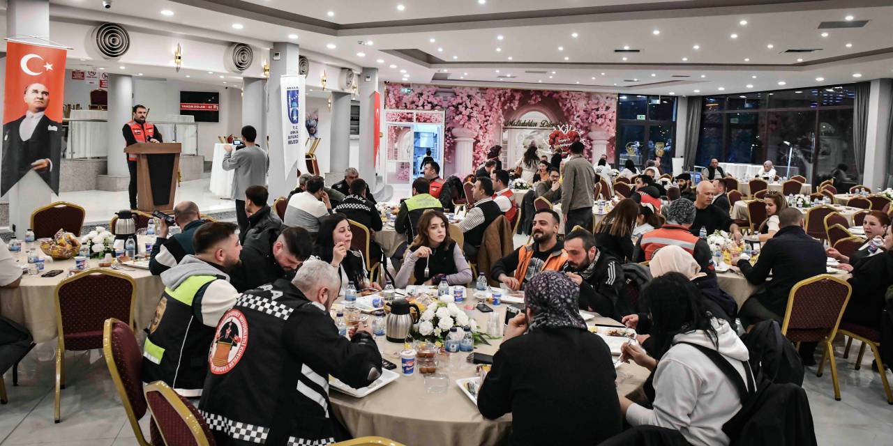 Ankara’da moto kuryeler iftar programında bir araya geldi
