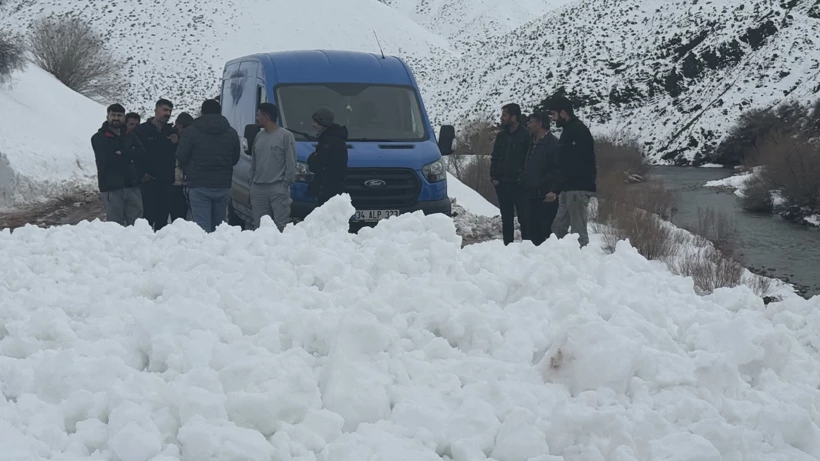 Bingöl'de çığ düştü: Ulaşım kapandı