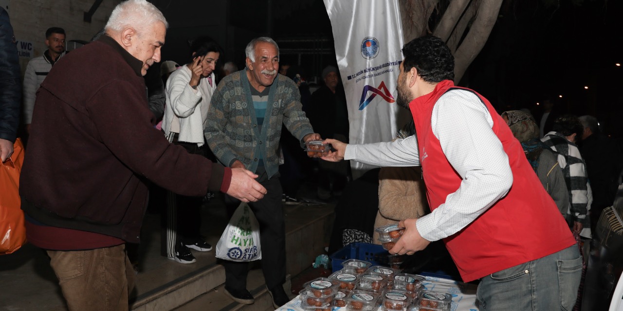 Mersin Büyükşehir Belediyesi’nden Kadir Gecesi’nde lokma ikramı