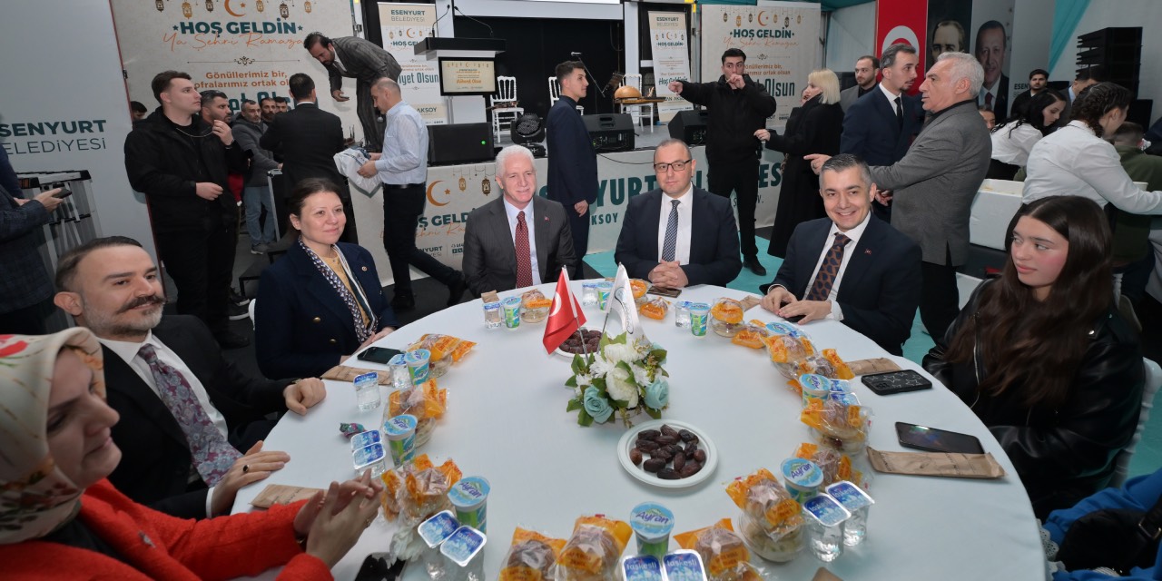 Davut Gül ve Can Aksoy, Kadir Gecesi’nde Esenyurtlularla iftarda buluştu