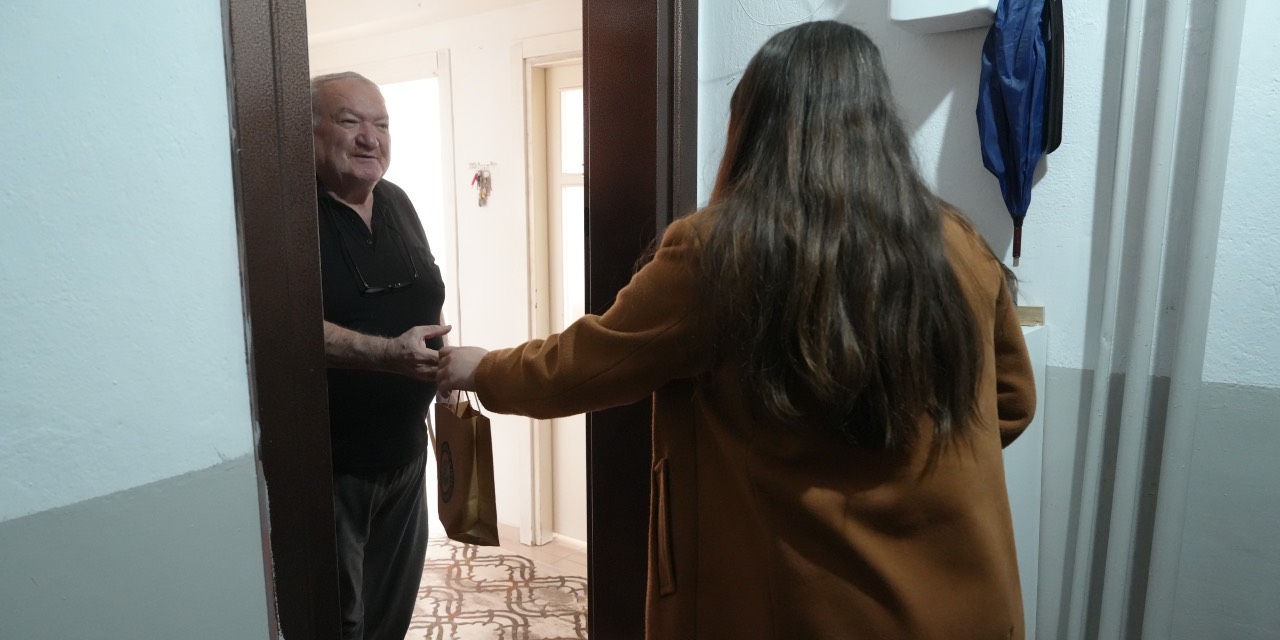 Eskişehir Büyükşehir'den 65 yaş üstü vatandaşlara bayram ziyareti