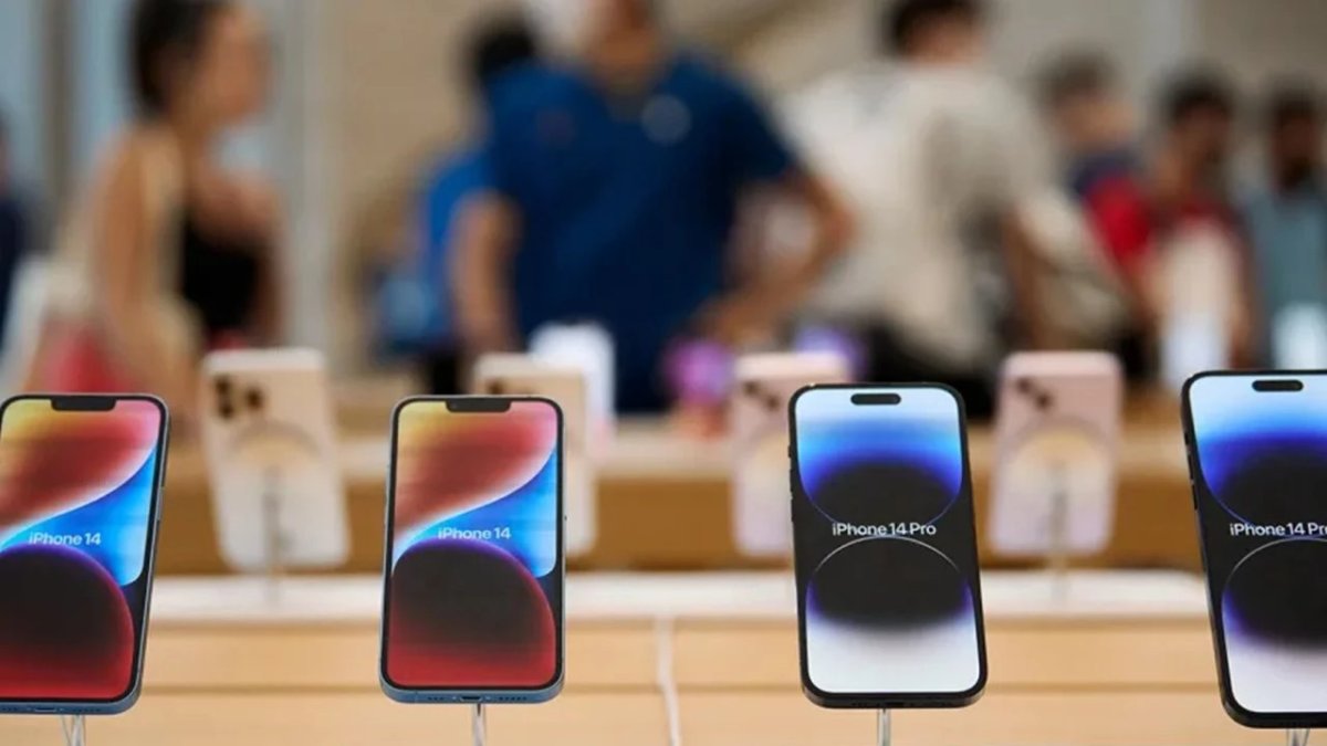Apple 15 eski modeli raflardan çekti