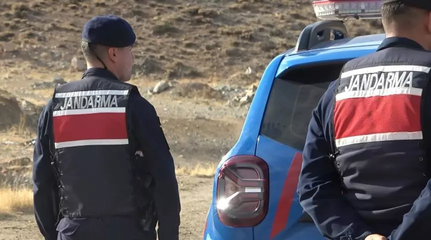 Mezarlıkta dehşet: Eşini öldürdü baldızını ağır yaraladı