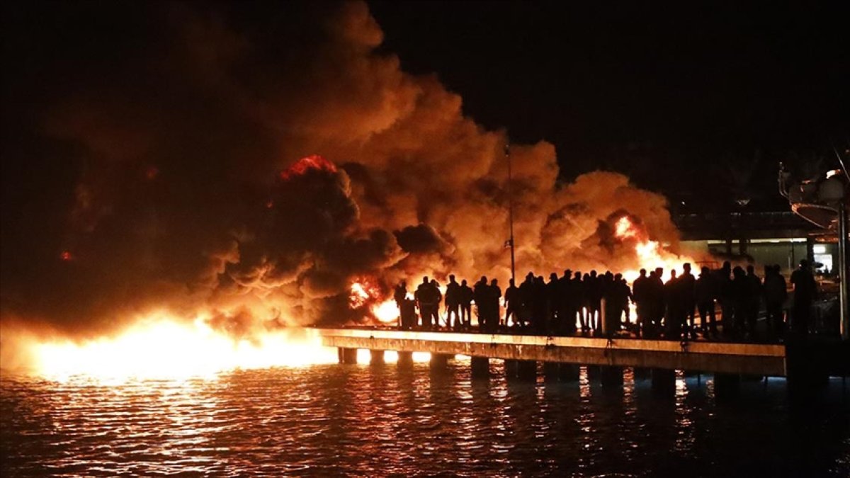 Bodrum marinasında motoryat yangını: 8 tekneden 7’si battı