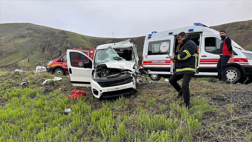 Ağrı'da feci kaza: 2 ölü, 5 yaralı