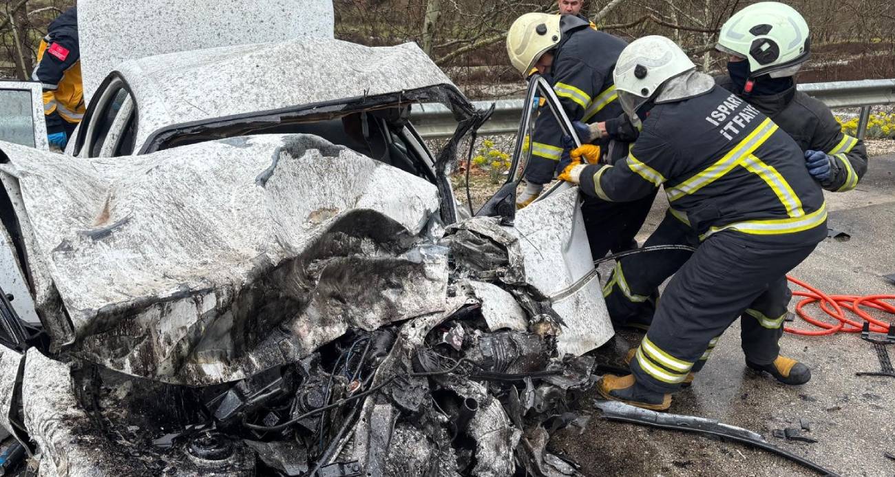 Isparta-Antalya kara yolunda feci kaza: 2 ölü, 4 yaralı!