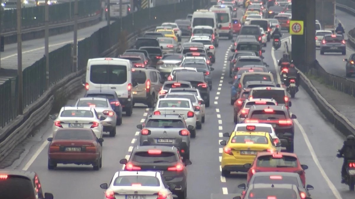 İstanbul’da bayram sonrası trafik yoğunluğu başladı