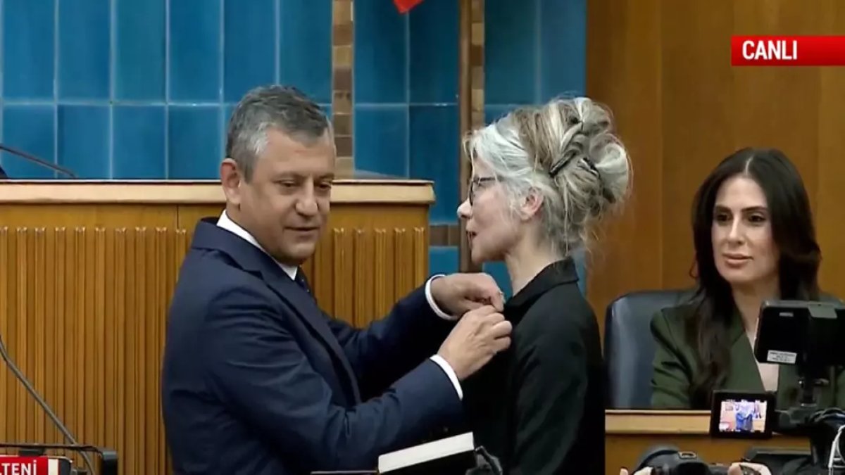 Emine Ülker Tarhan CHP’ye geri döndü