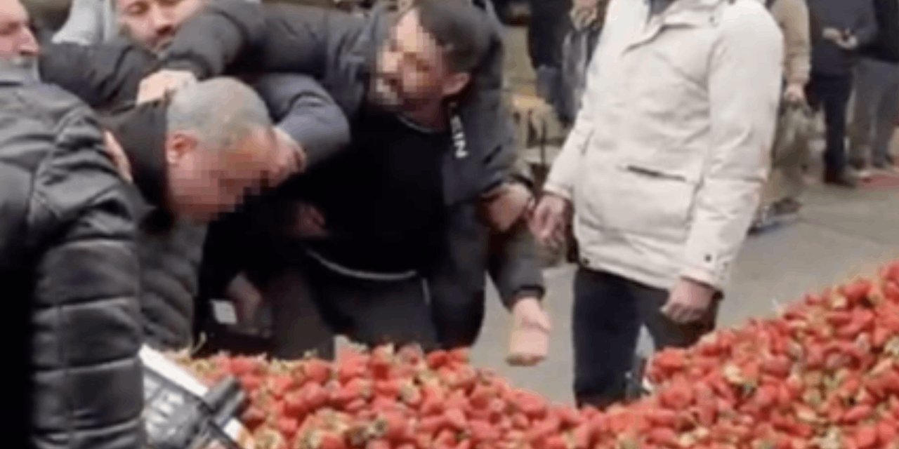 Sakarya’da zabıta ile seyyar satıcı arasında kavga: Tekme ve yumruklar havada uçuştu