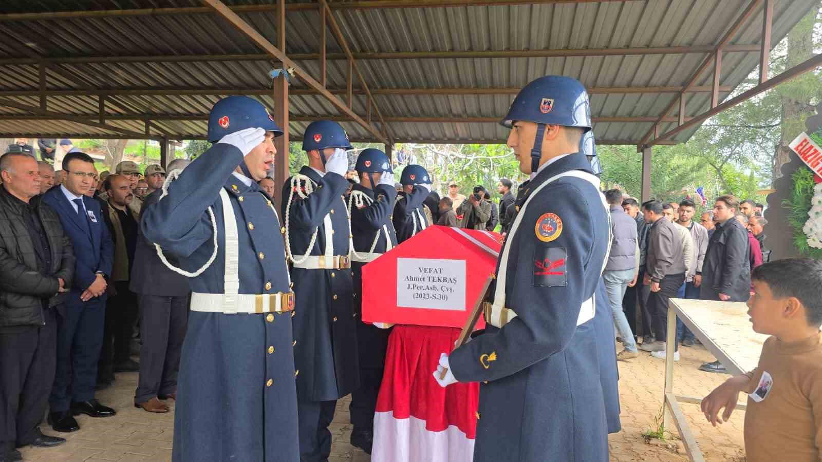 Kalp krize geçiren asker son yolculuğuna uğurlandı