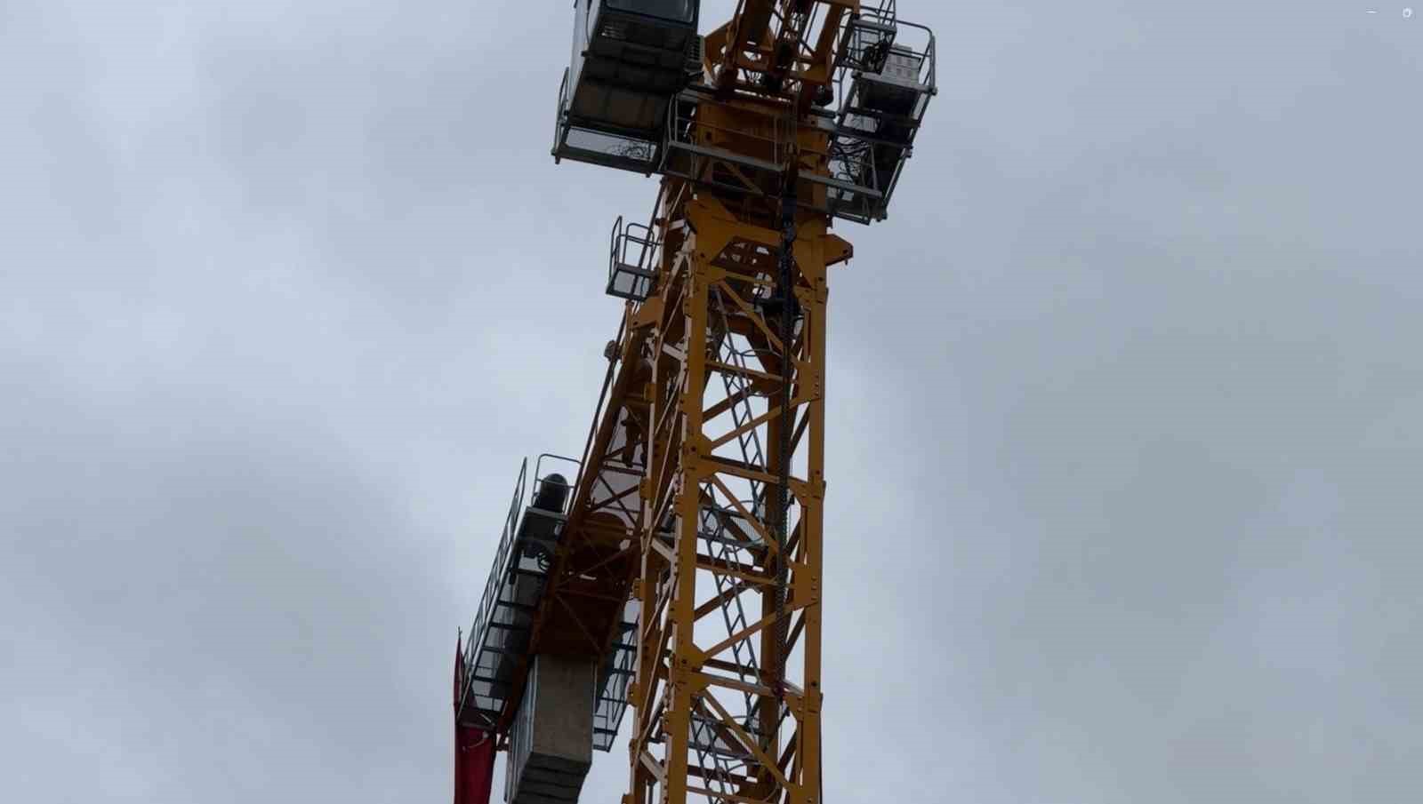 Parasını alamayan işçiler intihara kalkıştı