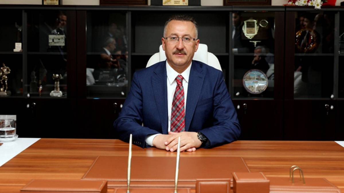 AK Partili Adapazarı Belediye Başkanı Mutlu Işıksu istifa etti