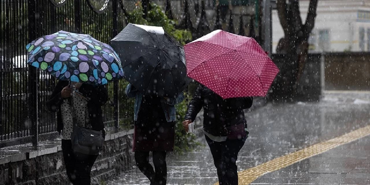 Meteoroloji’den 10 il için sarı kodlu uyarı: Sağanak, kar ve fırtına etkili olacak