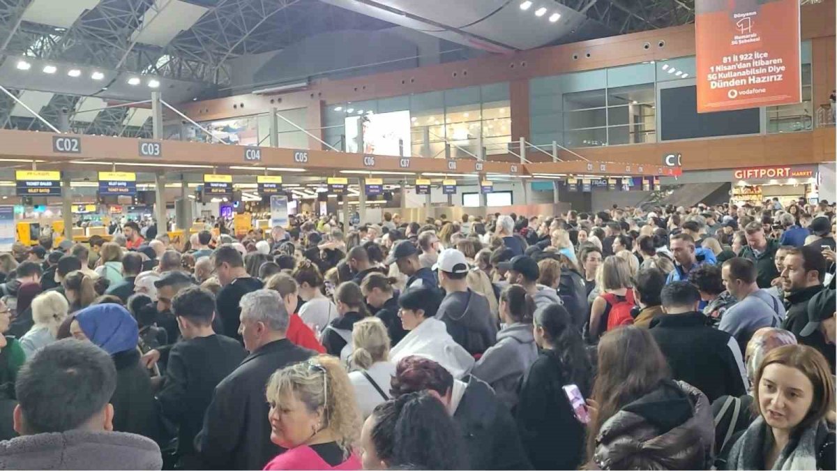 Sabiha Gökçen’de kriz: Uçuşlar durdu, kuyruklar uzadı